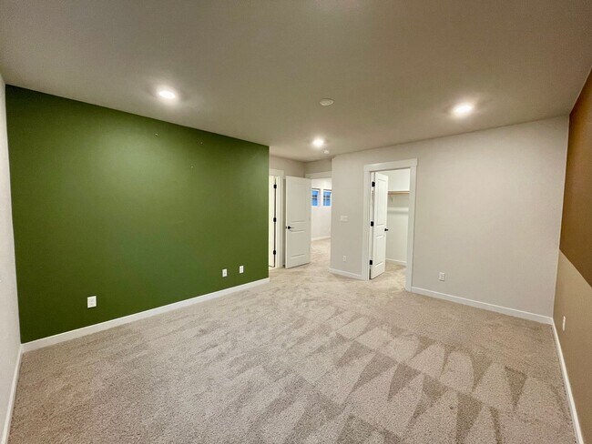 Building Photo - 18406 SW Buckhorn Dr