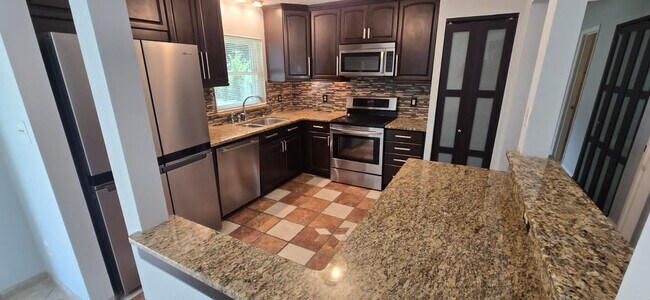 Building Photo - 1340 Paradise Ln