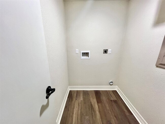 Building Photo - 1010 15th Ave N