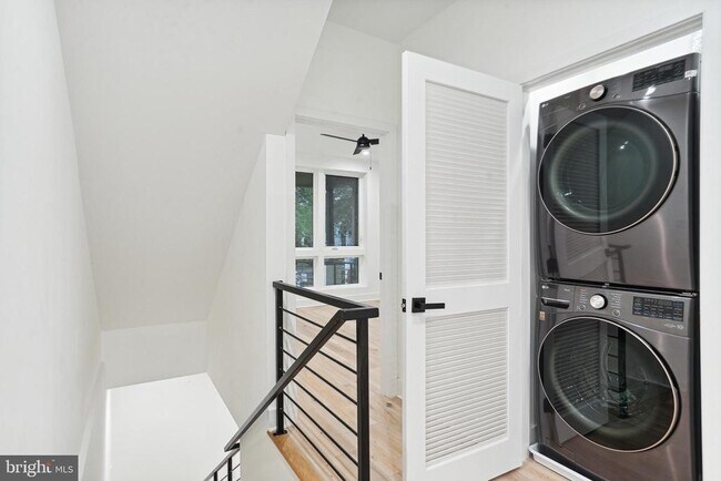 Building Photo - 1111 K St NE