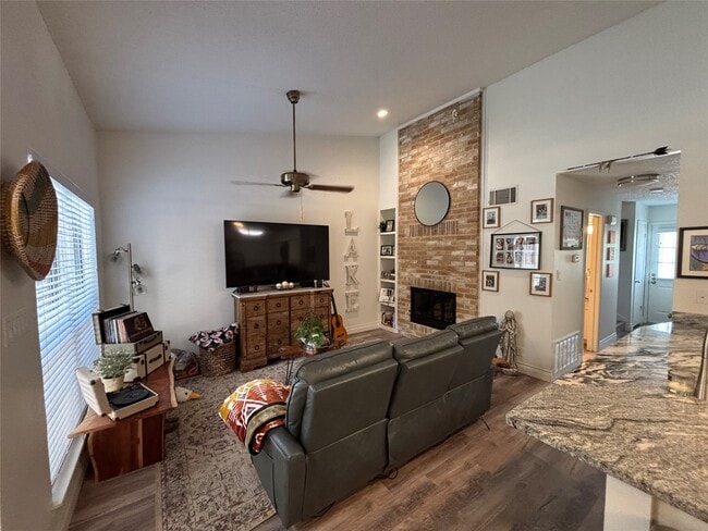 Building Photo - 30 Oak Villa Rd