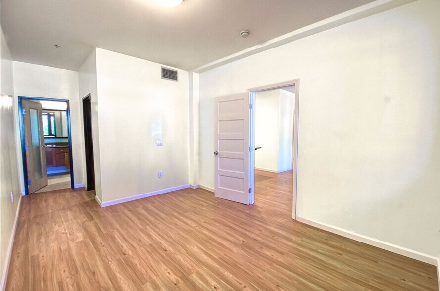 Building Photo - 1551 4th Ave