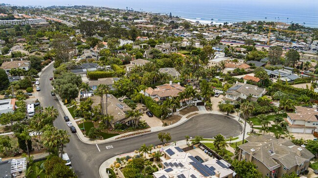 Building Photo - Resort-Style Encinitas Estate with Pool UNFURNISHED