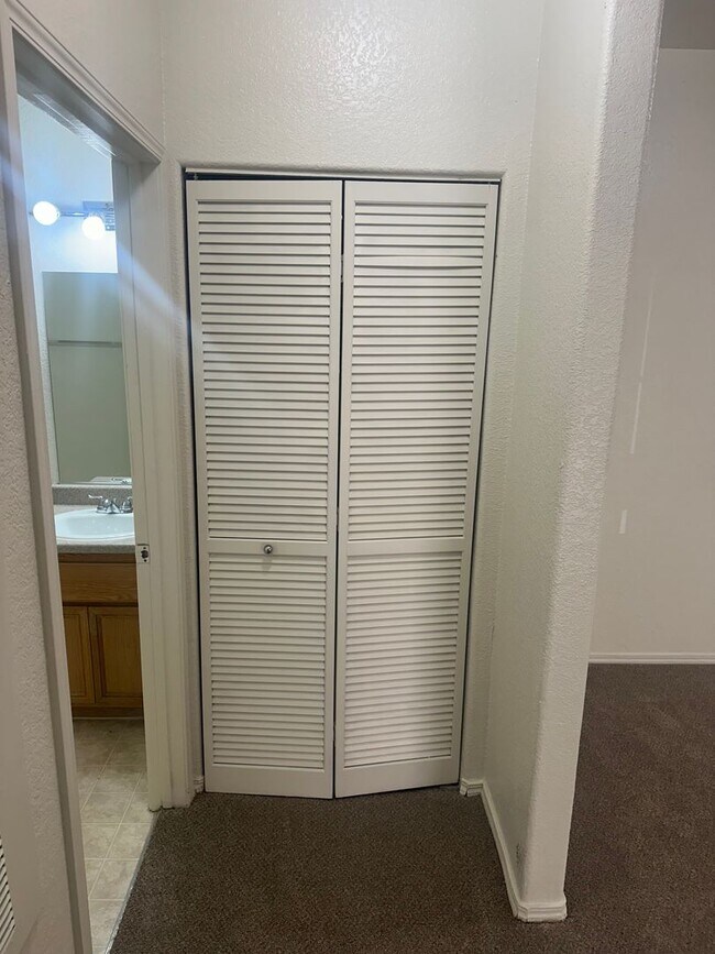Building Photo - NE Near Nellis! Gated! Community Pool, Spa...