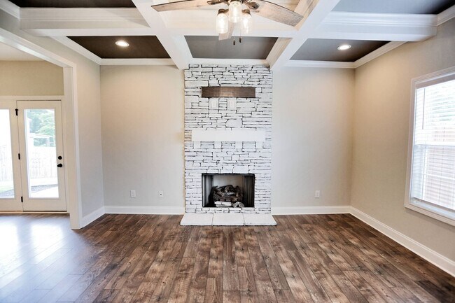 Building Photo - 208 Liam Ct
