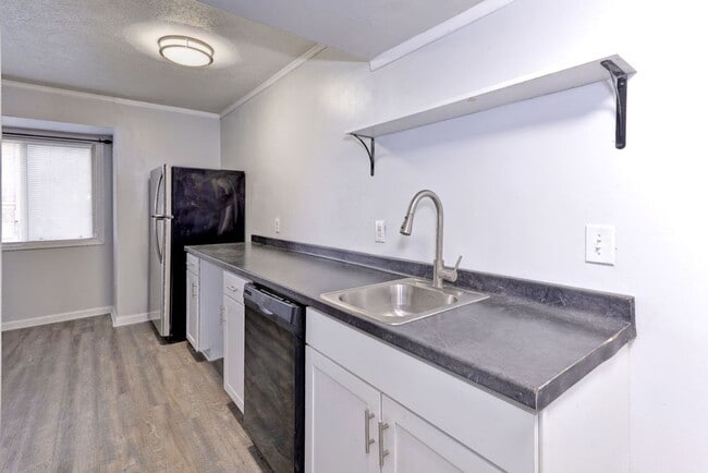 Building Photo - Gated Community Condo in Hampton