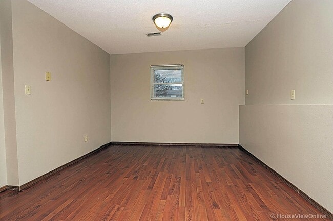 Building Photo - 4 Bedroom House in Cape