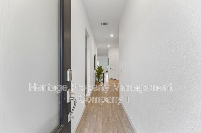 Building Photo - 634 Bean Bnd