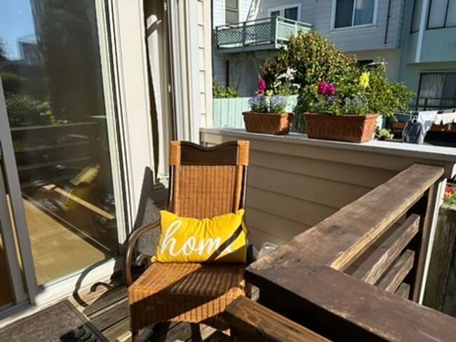 Building Photo - Epic REA- Serene 2 BR/1 BA Flat w/Private Deck & Yard in Lone Mountain