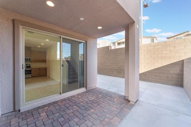 Building Photo - Recently Built Modern Home in Summerlin!