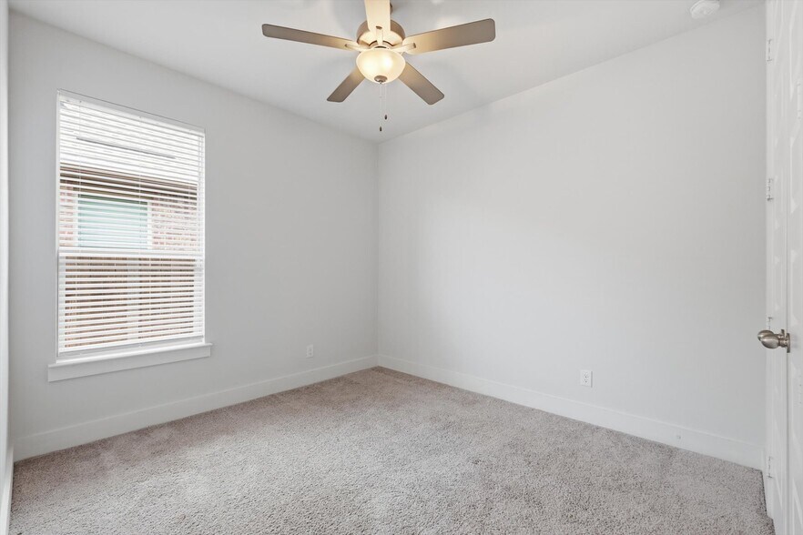 Building Photo - 1861 Arbor Dr