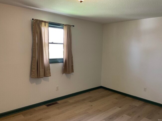 Building Photo - 5425 Hewitt Ln