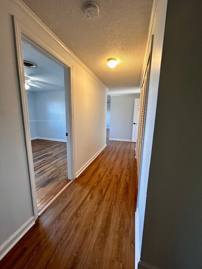 Building Photo - NOW AVAILABLE! 3 Bedrooms/1 1/2 Bath with Double living room space.