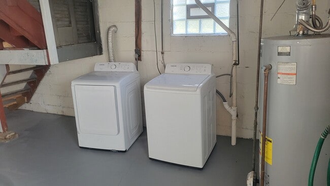 Building Photo - 37-39 N Chase