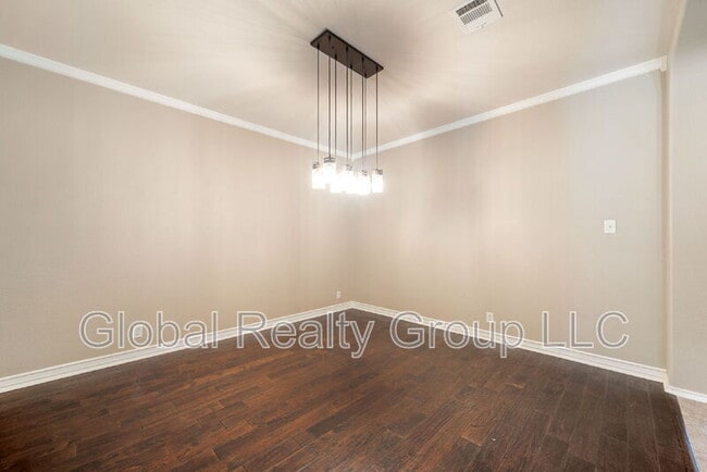 Building Photo - 2624 Cloverbrook Ln