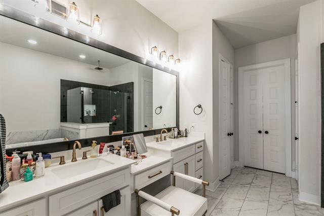 Building Photo - 2104 Palafox Dr