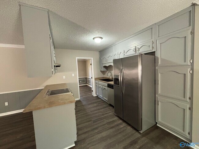 Building Photo - 2705 Willena Dr SE
