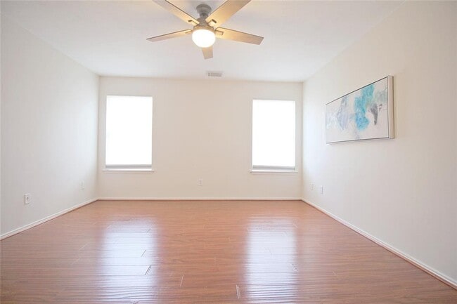 Building Photo - 6 Thicket Grove Pl