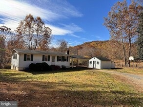 Building Photo - 2 Sundale Ln