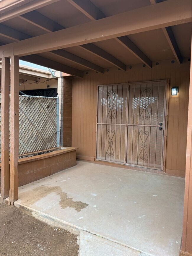 Building Photo - Townhome For Rent