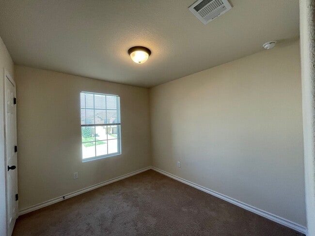 Building Photo - Townhome for rent