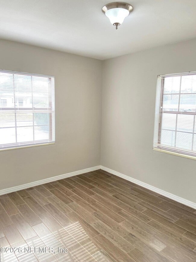 Building Photo - 8929 MacArthur Ct S