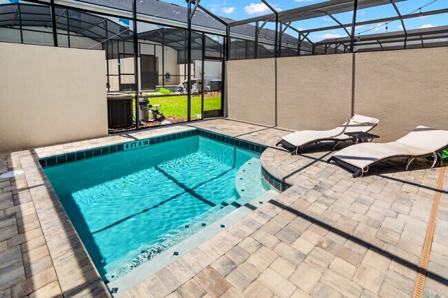 Building Photo - 1828 Tropical Palms Cir