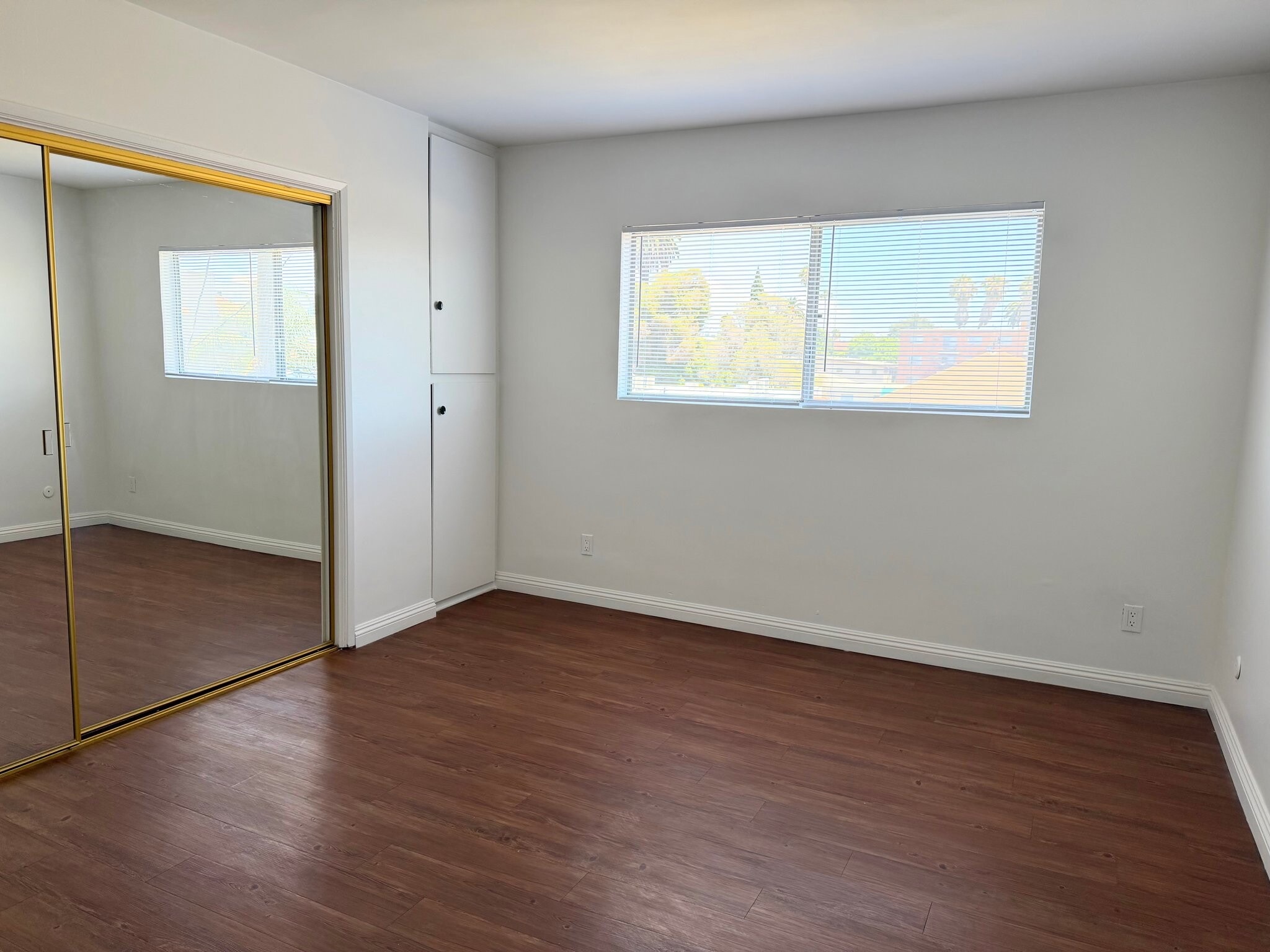 Building Photo - 508 N Kenmore Ave