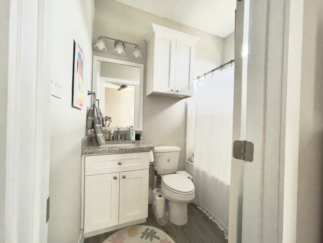 Building Photo - 308 Poplar St