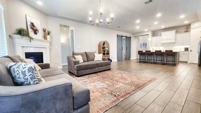 Building Photo - 817 Knoxbridge Rd