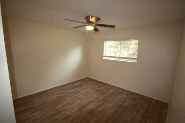 Building Photo - 5302 Town Park Blvd