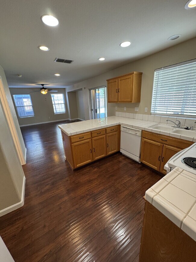 Building Photo - Beautiful 4-Bedroom Home with Spacious Backyard & Covered Patio