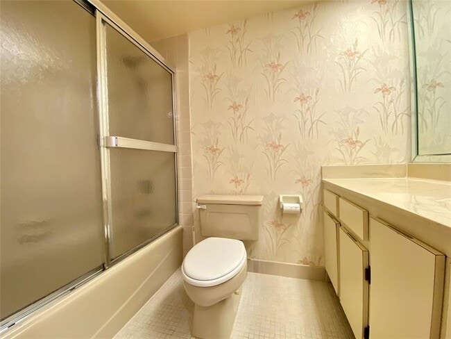 Building Photo - 4015 W Palm Aire Dr