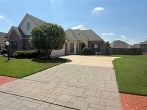 Building Photo - 769 Dumaine Dr