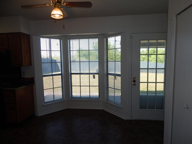 Building Photo - 1613 Bobby Lee Dr