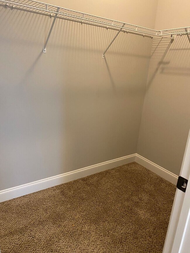 Building Photo - Spacious 5-Bedroom Home with Open Foyer - Move-In Ready! **Close to Fort Gordon, Hospitals, and I...