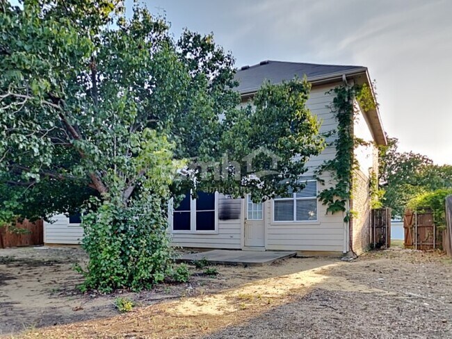 Building Photo - 3841 Chimney Rock Dr