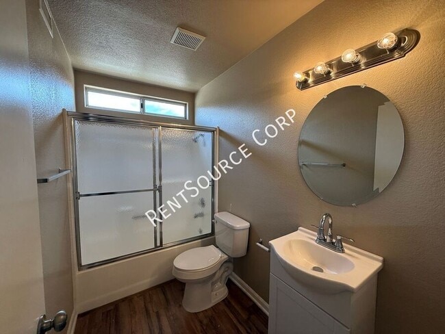 Building Photo - 40270 Homeridge Dr