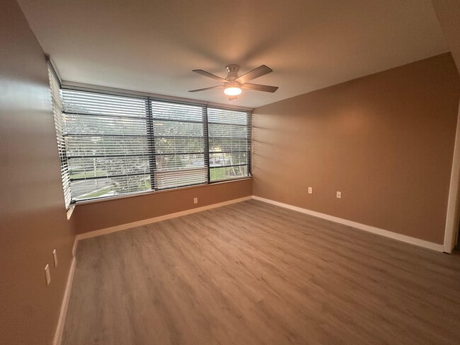 Building Photo - 1717 Whitehall Dr