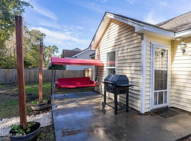 Building Photo - 39 Wintergreen Dr