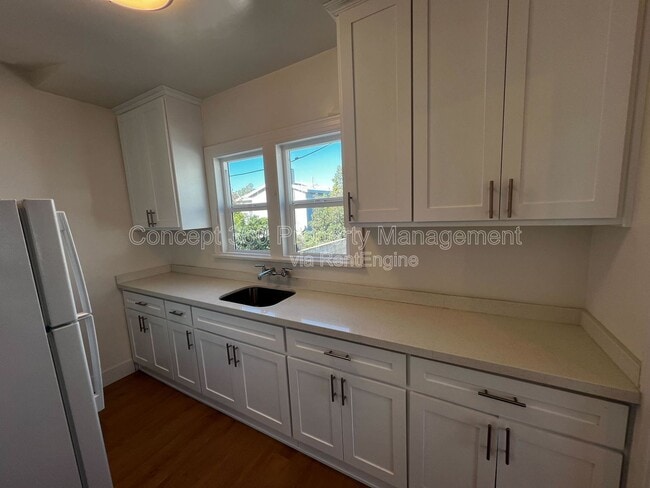 Building Photo - 1421 1/2 Obispo Ave