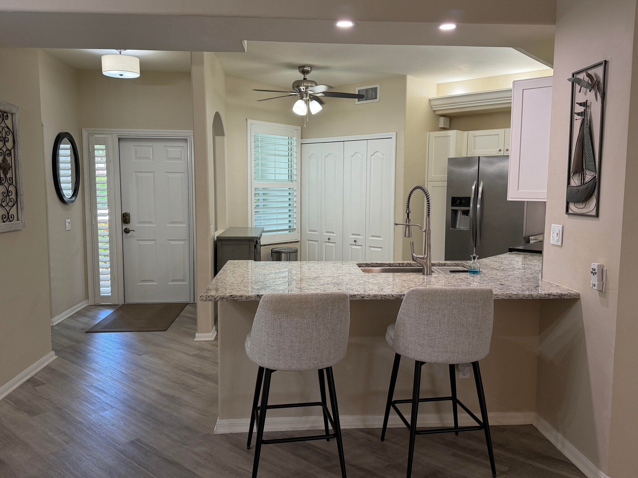 Perfect for breakfast, coffee, snacks and paperwork . - 9231 Spring Run Blvd