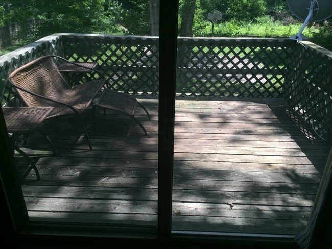 Building Photo - 542 Meadow Ct