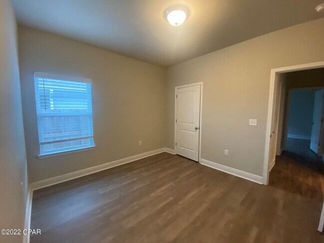 Building Photo - 131 N Shoreview Dr.
