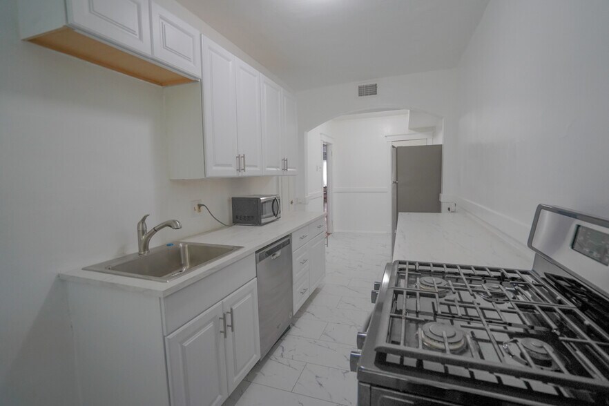 Building Photo - 750 Leland Ave