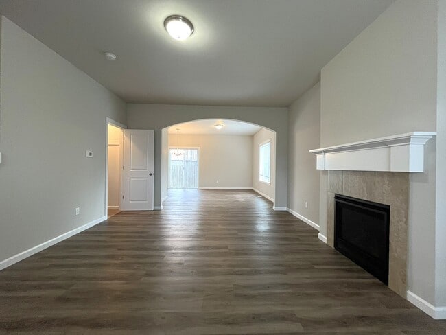Building Photo - Well-Appointed 4BR/2.5BA Home with Spacious Living Areas & Modern Kitchen