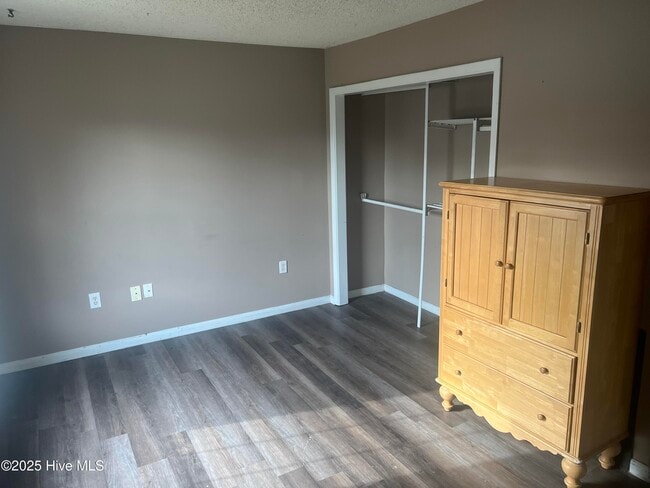 Building Photo - 106 Hawthorne Dr
