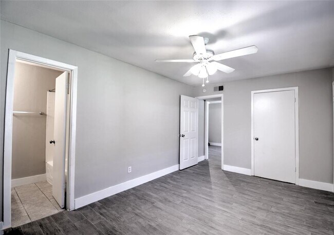 Building Photo - 5656 Live Oak St