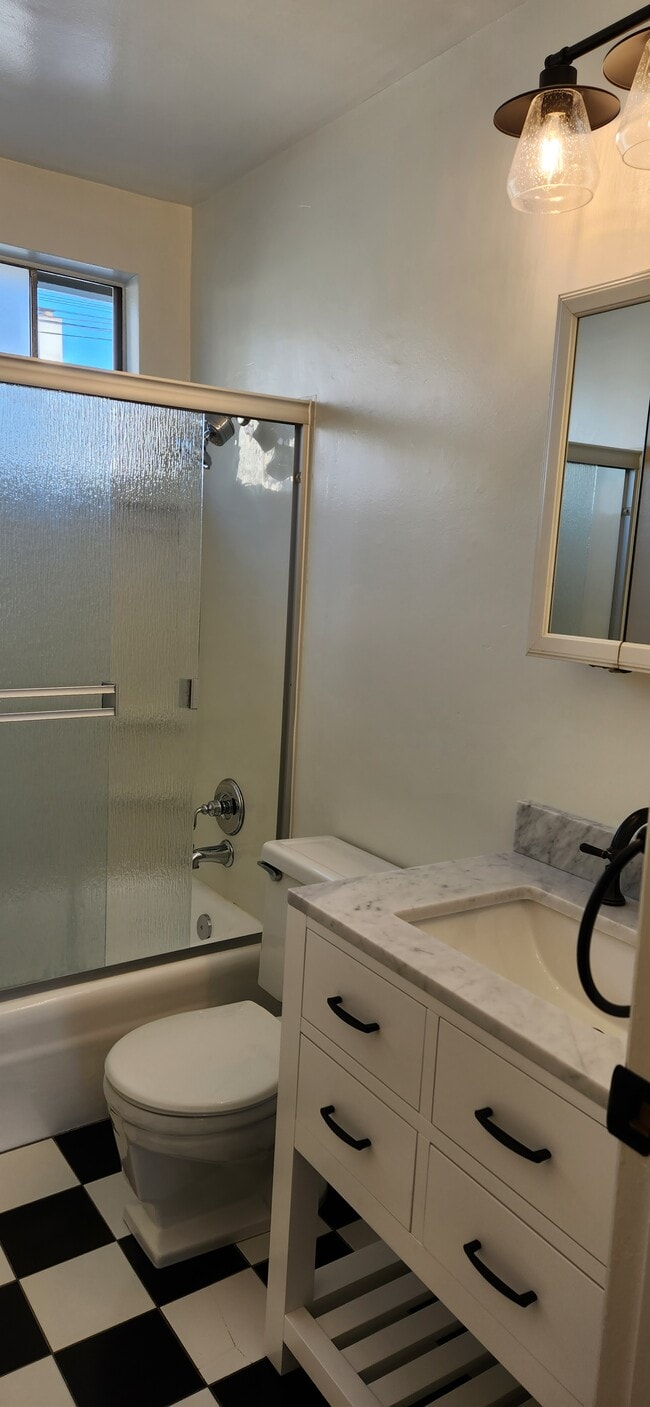 Upstairs Bath - 1656 Monterey Blvd