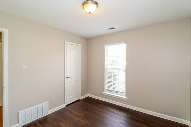 Building Photo - 11591 Millwind Dr